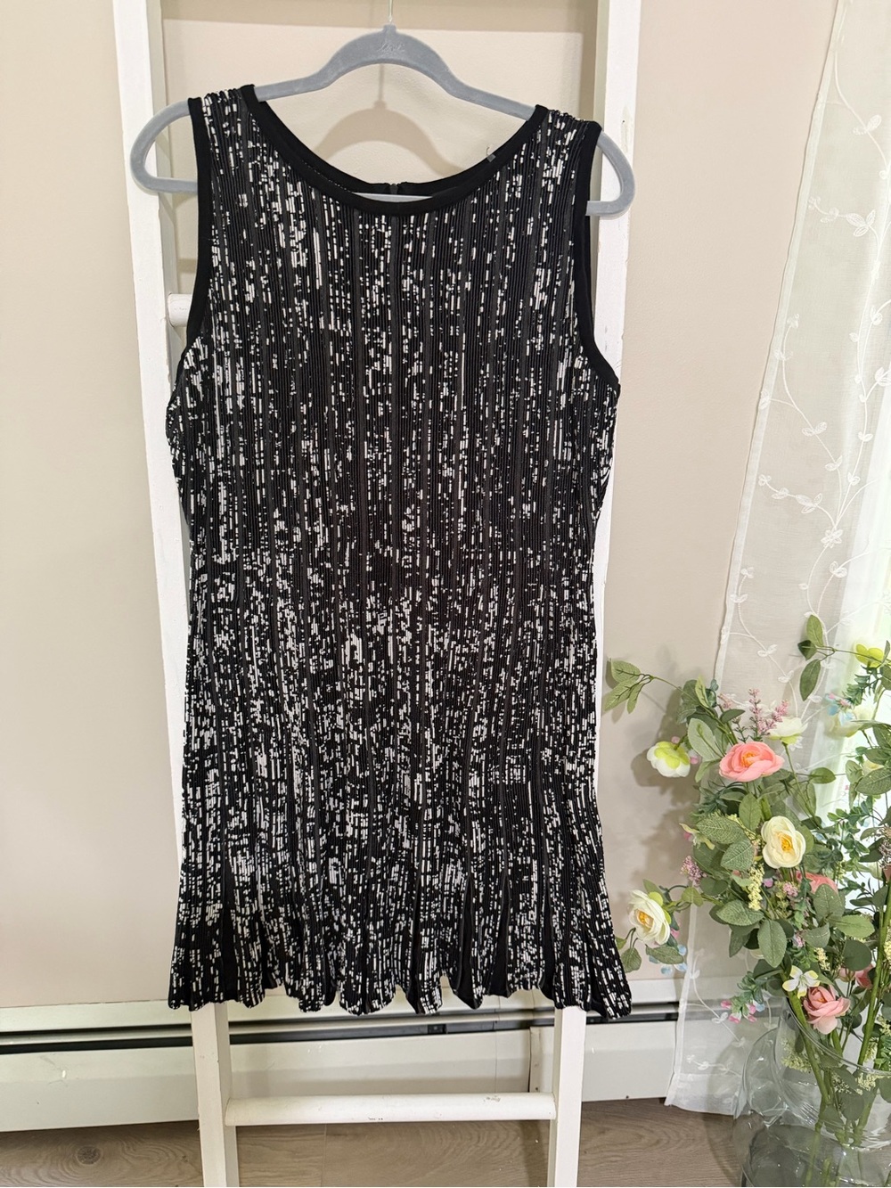 NIC+ZOE Black and White Sleeveless Pleated Knit Dress